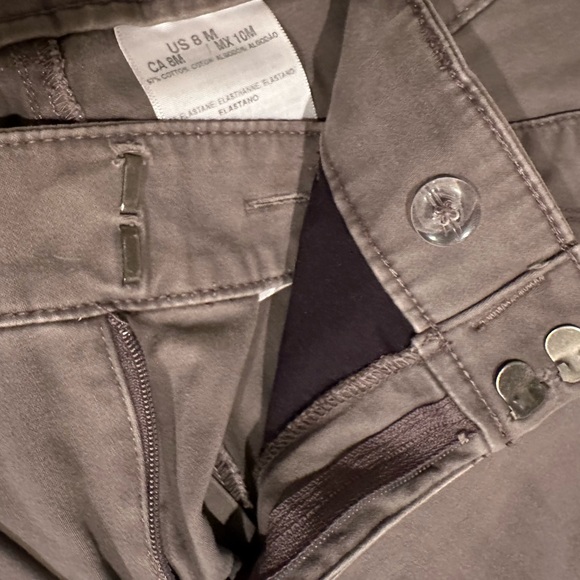 Women’s Dockers gray khaki- Hello Smooth- Size- 8M- straight leg!Great condition - Picture 4 of 11